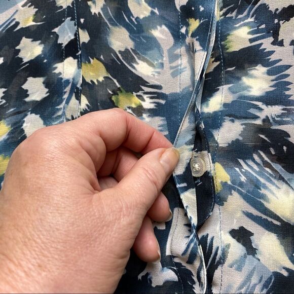 Cabi Avery Tunic Blue Feather Print Size XS - Picture 7 of 11